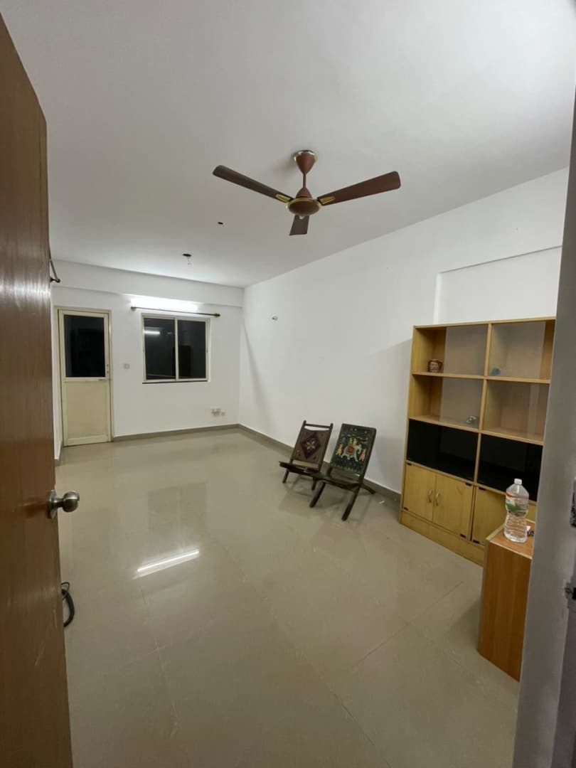 Spacious 2BHK Flat for Lease in Platinum City